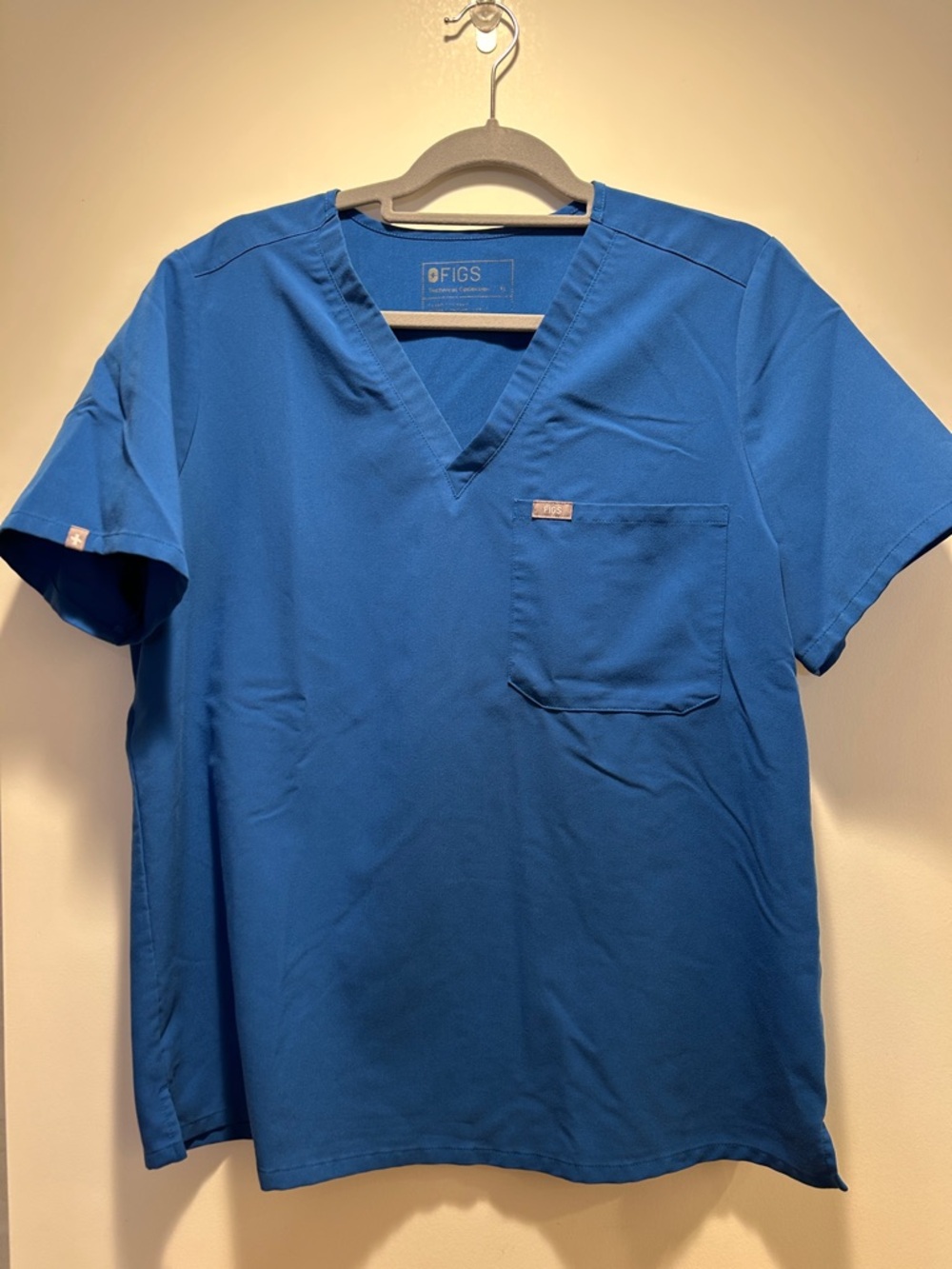 FIGS Women’s V-Neck Scrub Top in Royal Blue